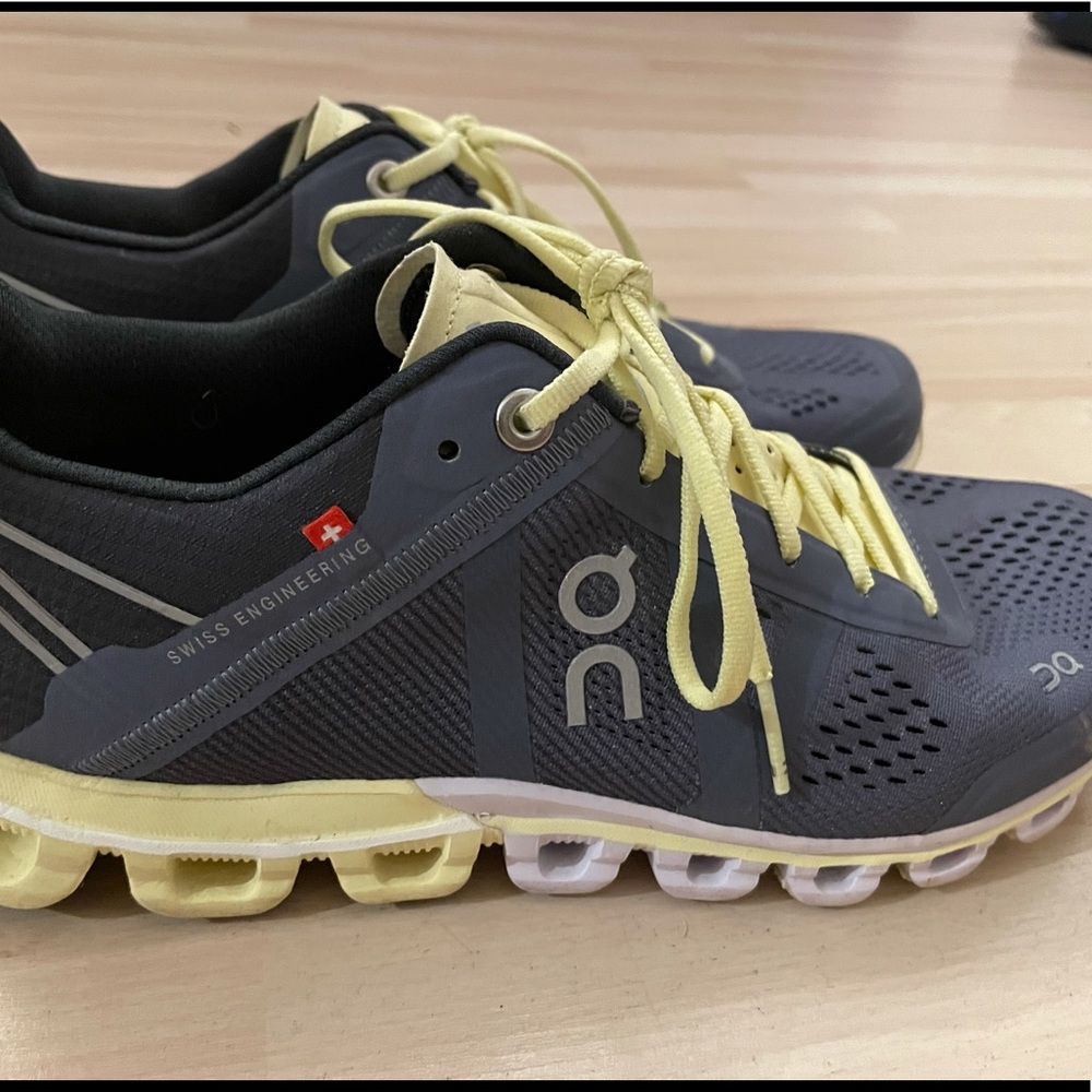 Women’s size 6 On Running shoes